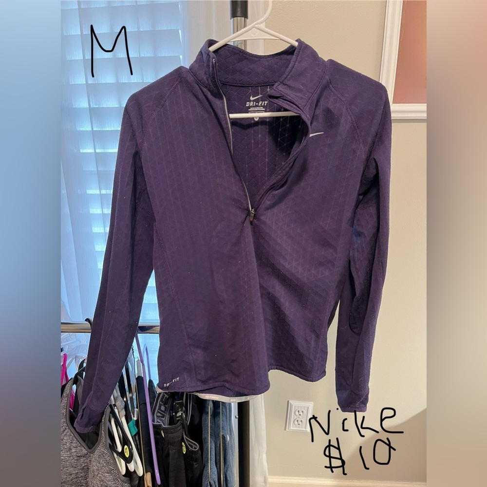Nike Thumbhole Pullover